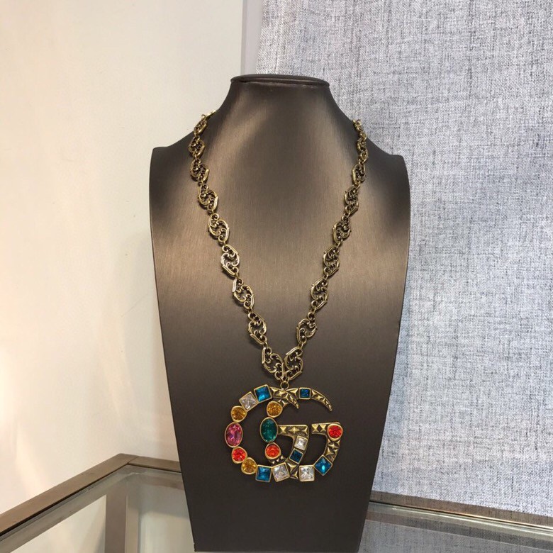 G*u*i necklaces